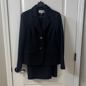 Le Suit Women's Classic Black Blazer